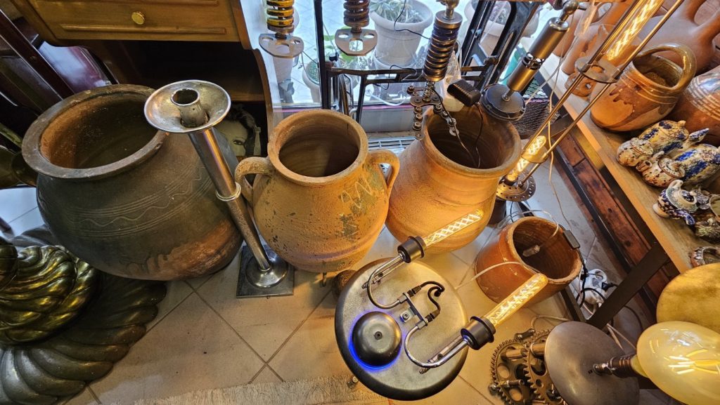  Antikacılık: Geçmişin İzinde Bir Yolculuk 